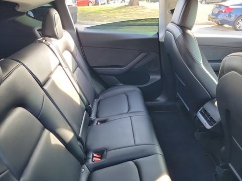 Used 2022 Tesla Model Y Long Range image 16