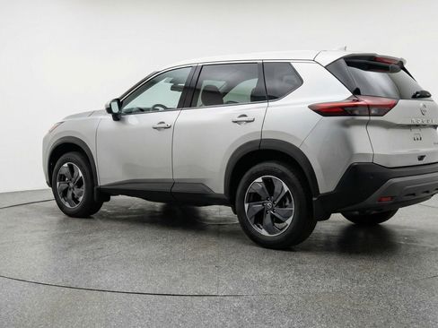 Used 2025 Nissan Rogue SV image 6