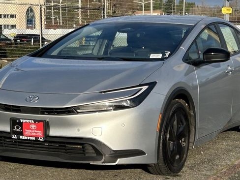 Certified 2025 Toyota Prius LE image 1