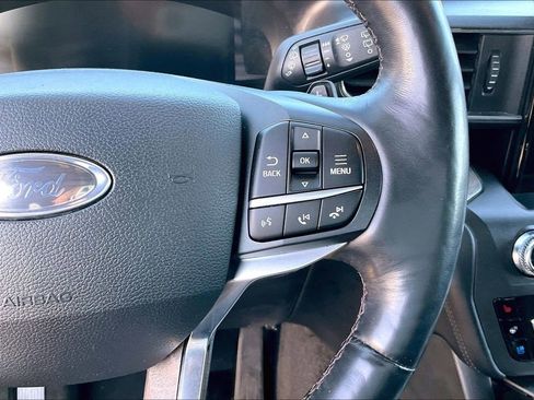 Certified 2020 Ford Explorer Platinum w/ Premium Technology Package image 17