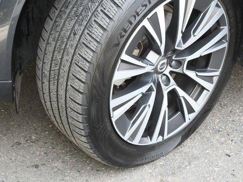 Used 2021 Volvo XC90 T5 Momentum w/ Advanced Package image 11