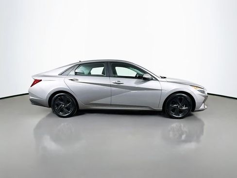 Used 2023 Hyundai Elantra SEL w/ Cargo Package image 8