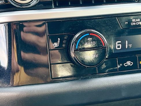 Used 2024 Nissan Pathfinder SV image 19