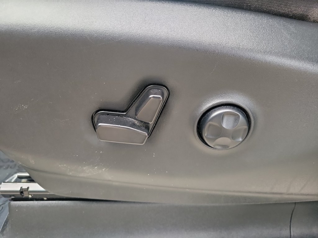 Used 2024 Chrysler Pacifica Touring-L FWD image 25