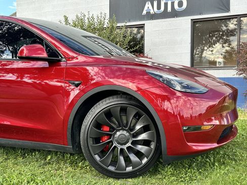 Used 2025 Tesla Model Y Performance AWD/4WD image 3