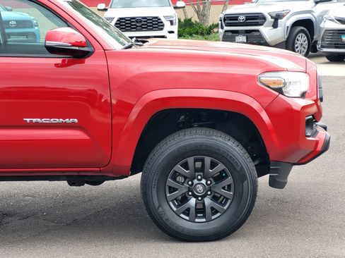 Certified 2023 Toyota Tacoma SR5 AWD/4WD image 7