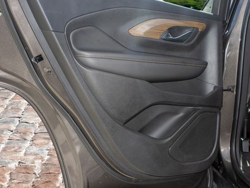 Used 2020 GMC Terrain SLE w/ Driver Convenience Package image 30