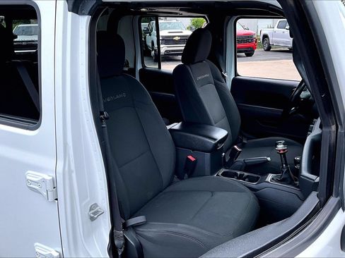 Used 2020 Jeep Gladiator Overland AWD/4WD image 7