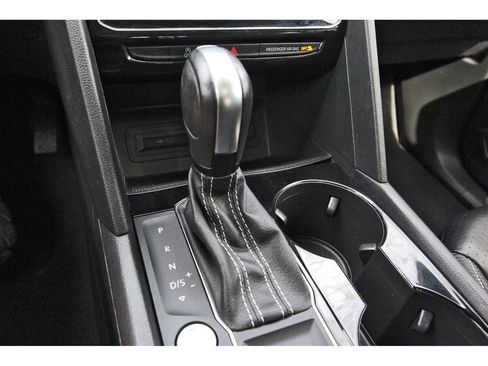 Used 2022 Volkswagen Atlas Cross Sport SE FWD image 27