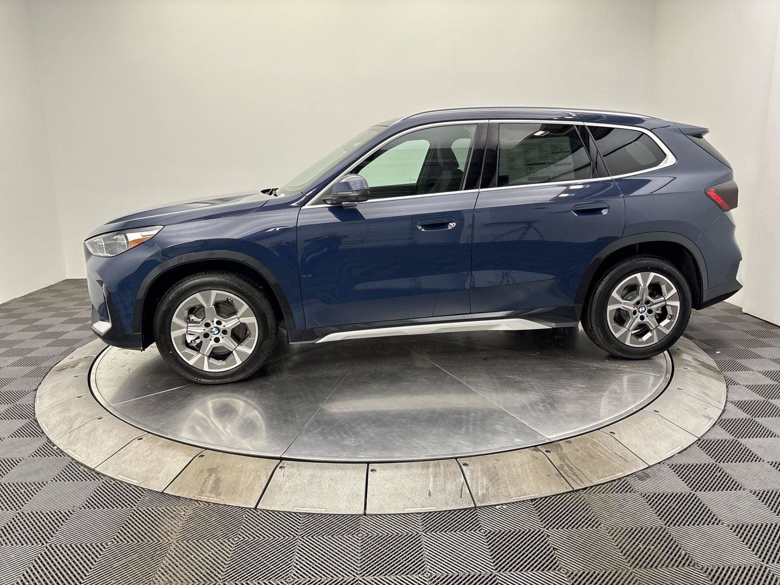 New 2027 BMW X1 xDrive28i AWD/4WD image 16