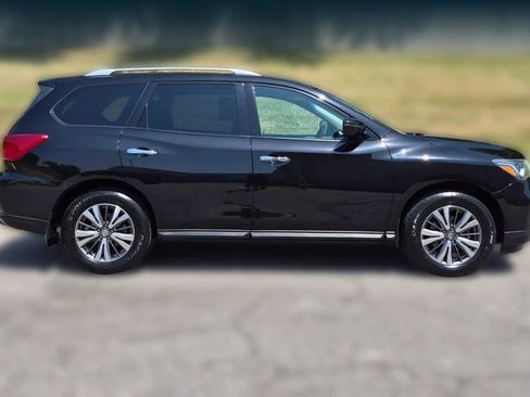 Used 2017 Nissan Pathfinder S FWD image 3