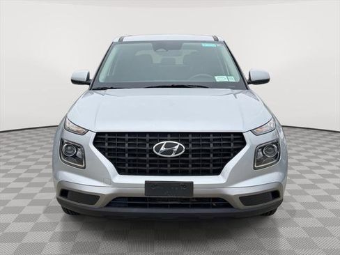 Certified 2023 Hyundai Venue SE image 2