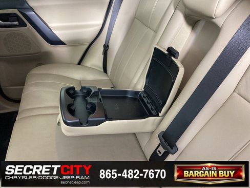 Used 2014 Land Rover LR2 image 28