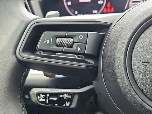 Certified 2025 Porsche Cayenne image 20