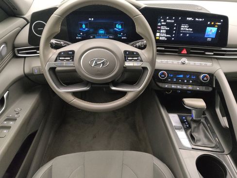 Used 2023 Hyundai Elantra SEL w/ Convenience Package image 22