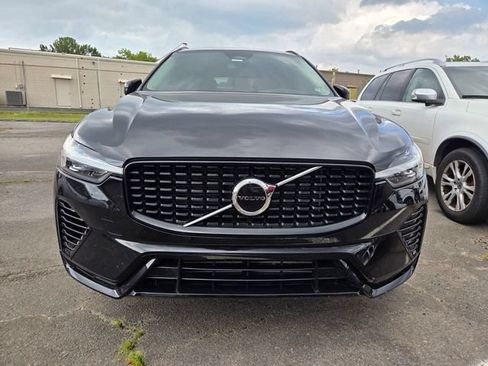 Used 2024 Volvo XC60 T8 Core AWD/4WD image 2