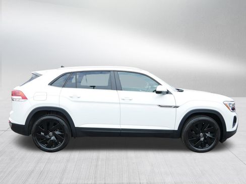Certified 2025 Volkswagen Atlas Cross Sport SE w/ Panoramic Sunroof Package image 8