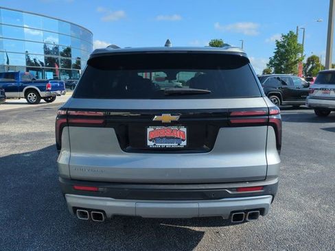 Used 2026 Chevrolet Traverse LT FWD image 6