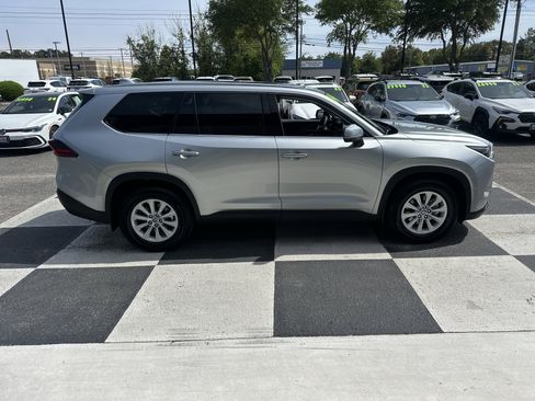Used 2026 Toyota Grand Highlander XLE image 3