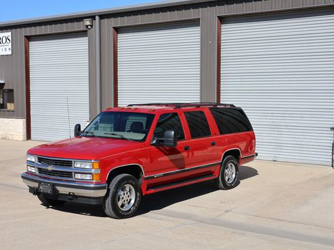 Used 1998 Chevrolet Suburban Z71 w/ Preferred Equipment Group 3 image 9