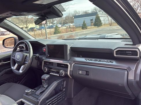 Used 2024 Toyota Tacoma TRD Sport image 15