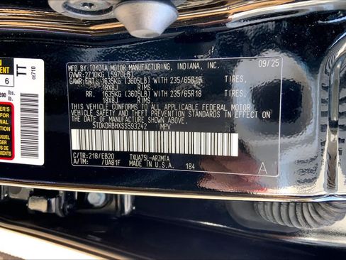 Used 2025 Toyota Highlander XLE AWD/4WD image 34