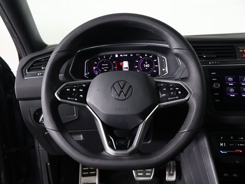 Used 2022 Volkswagen Tiguan SEL R-Line image 39