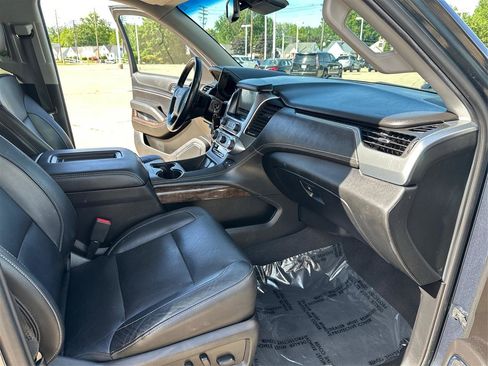Used 2019 Chevrolet Suburban LT AWD/4WD image 36
