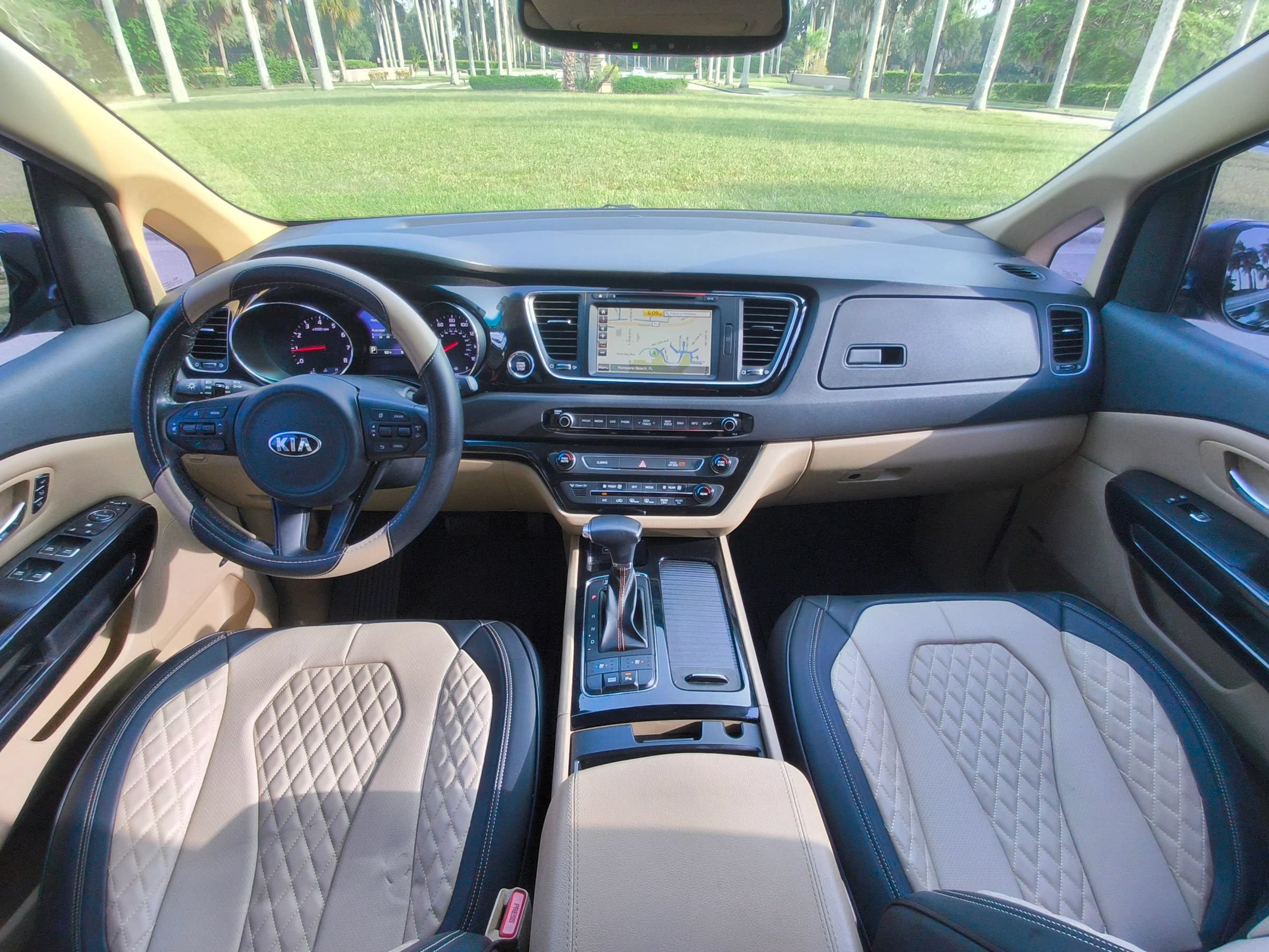 Used 2018 Kia Sedona SX FWD image 25