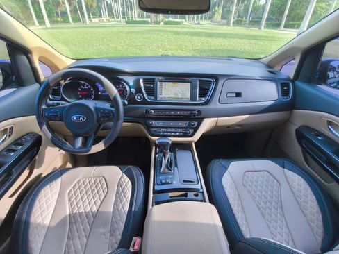Used 2018 Kia Sedona SX FWD image 25