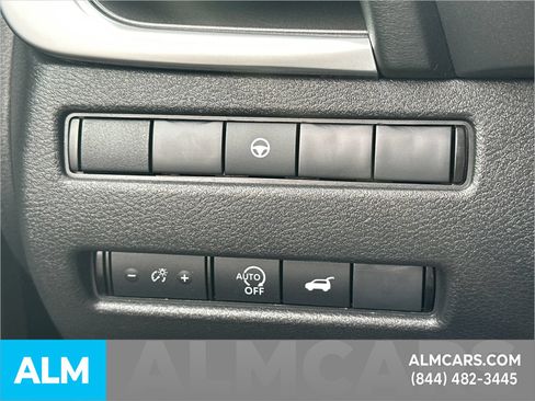 Used 2025 Nissan Rogue SV FWD image 39