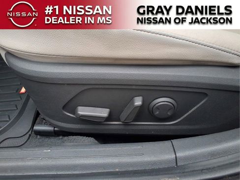Used 2023 Hyundai Sonata Limited w/ Preferred Accessory Package FWD image 11