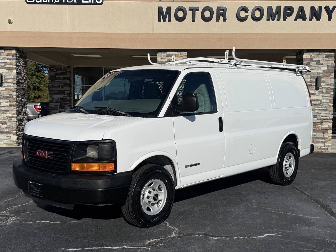 Used 2005 GMC Savana 2500 RWD image 1