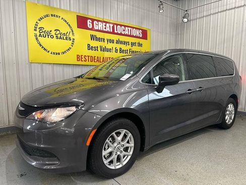 Used 2023 Chrysler Voyager LX FWD image 1