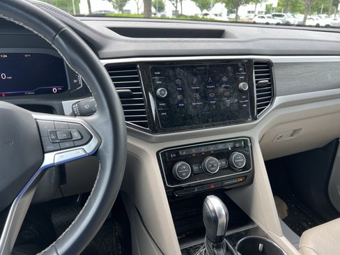 Used 2022 Volkswagen Atlas SE w/ Panoramic Sunroof Package FWD image 18