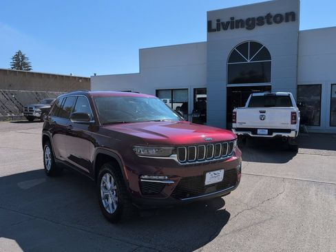 Used 2023 Jeep Grand Cherokee Limited w/ Luxury Tech Group II AWD/4WD image 2