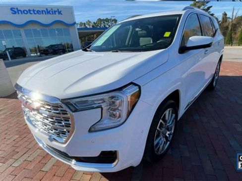 Used 2024 GMC Terrain Denali w/ Denali Premium Package image 5