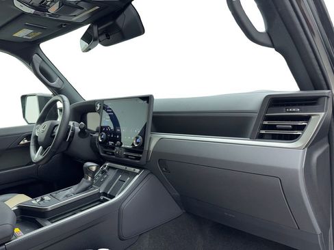 Used 2025 Lexus GX 550 image 44