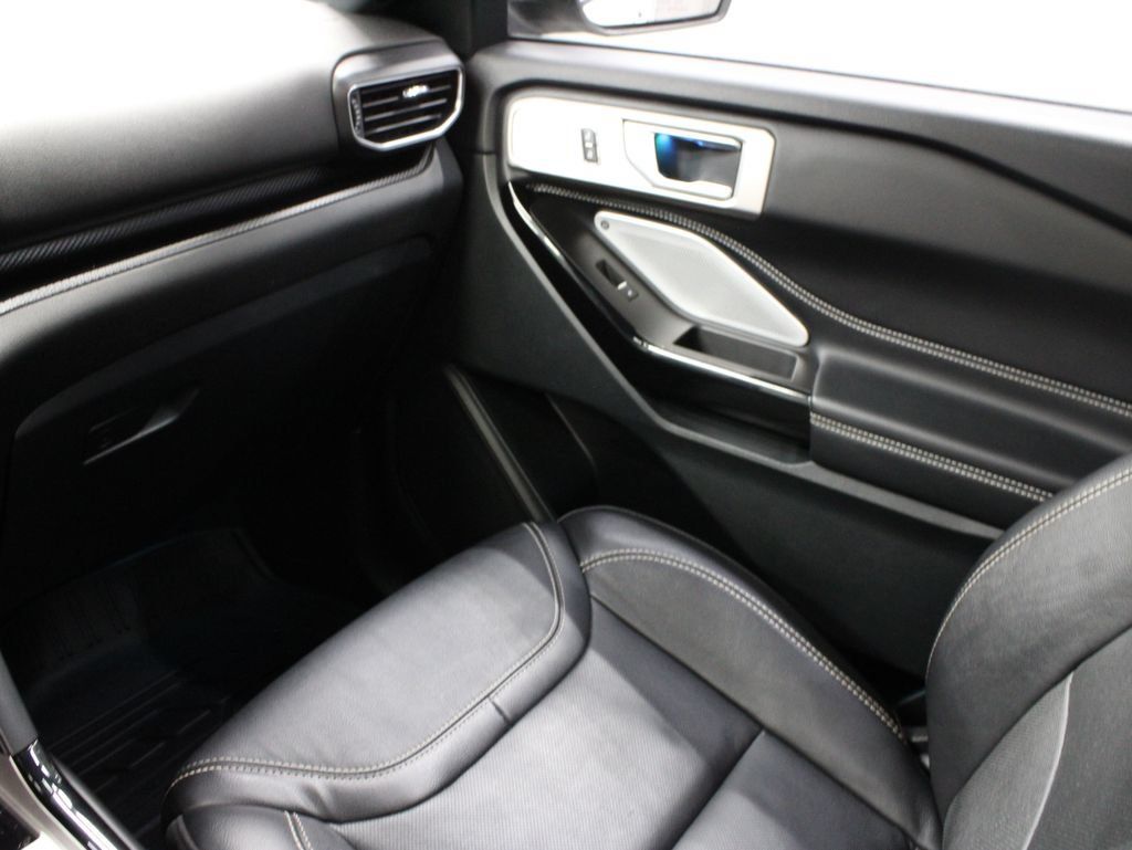 Used 2024 Ford Explorer ST w/ Technology Package AWD/4WD image 31