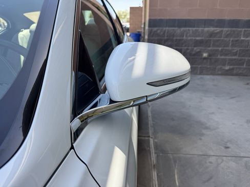 Used 2024 Genesis G70 2.5T image 12