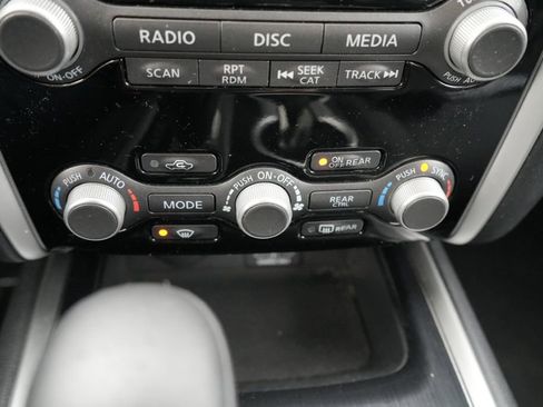 Used 2019 Nissan Pathfinder SV image 36