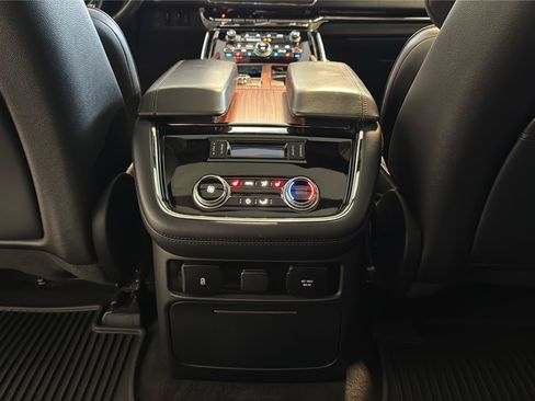 Used 2019 Lincoln Navigator L Reserve AWD/4WD image 29