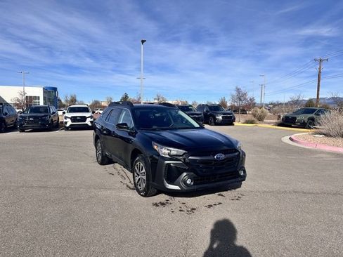 Used 2025 Subaru Outback Premium image 1