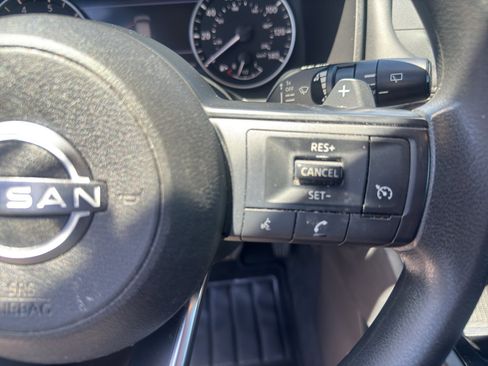Used 2023 Nissan Rogue S FWD image 17