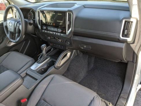 Certified 2025 Nissan Frontier SV w/ SV Convenience Package image 17
