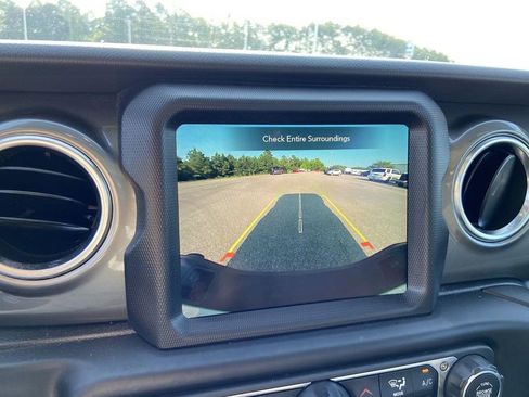 Used 2023 Jeep Gladiator Overland image 15