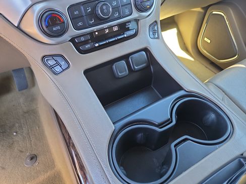 Used 2018 GMC Yukon XL SLT w/ Premium Edition image 31