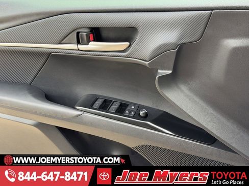 Used 2025 Toyota Camry SE image 26