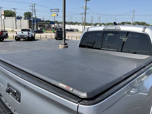 Used 2017 Toyota Tacoma Limited w/ Tow Package AWD/4WD image 25