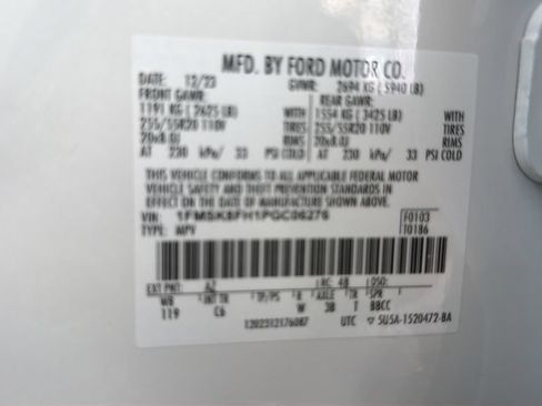 Used 2023 Ford Explorer Limited w/ Equipment Group 301A AWD/4WD image 23